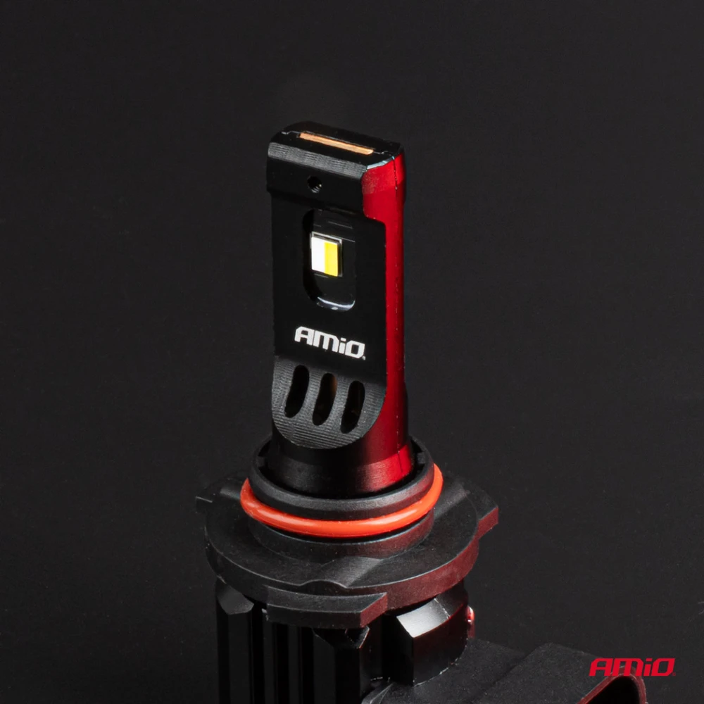 HB4 F26 PRO LED lemputė iš arti