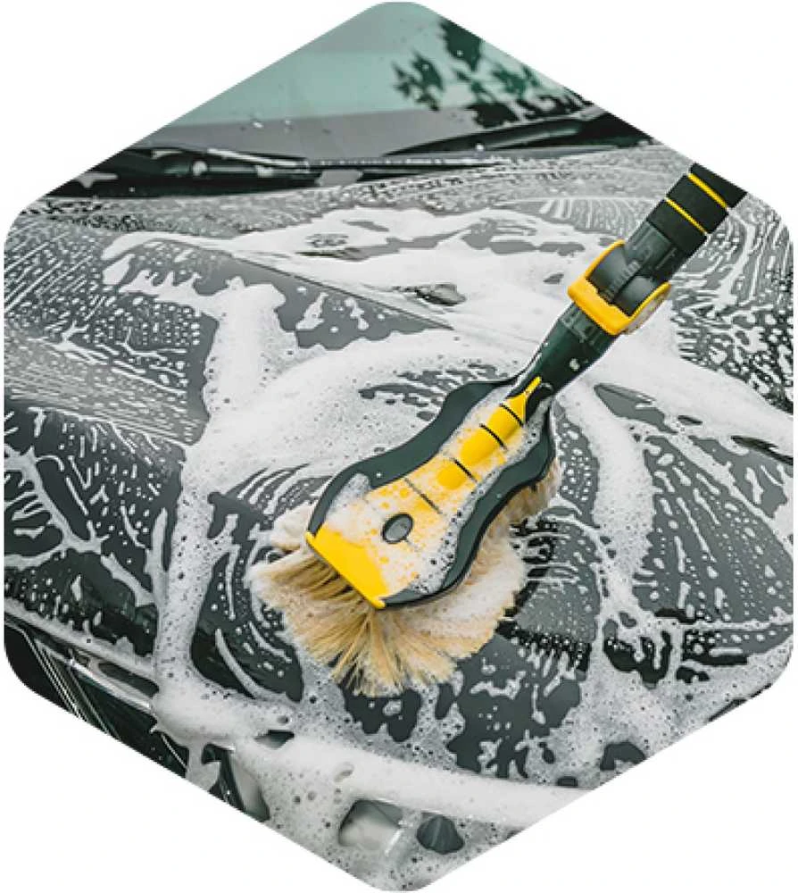 Szczotka ToM-PaR Automobilio plovimo šepetys „Nice Touch“ Premium su vandens purškimo antgaliu, minkštas, geltoni šeriai, 54 cm