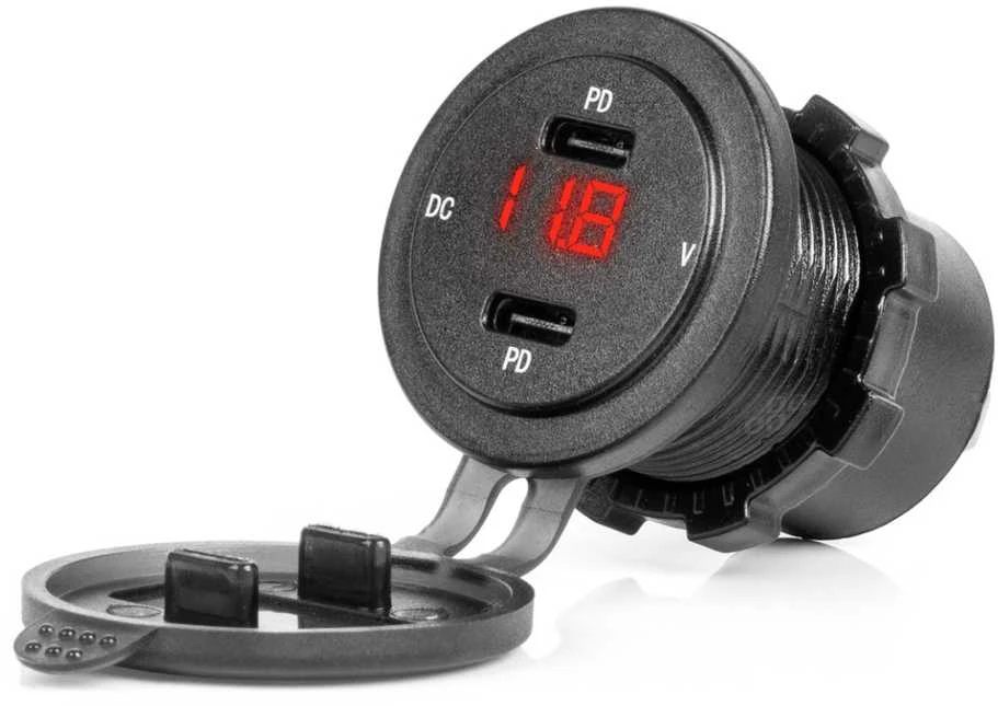 Vandeniui atsparus telefono įkroviklis su skaitmeniniu voltmetru ir raudonu LED indikatoriumi, 2xUSB-C 12/24V AMIO-04225