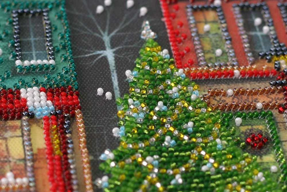 Abris Art Miesto žiemos pasaka – karoliukų siuvinėjimo rinkinys 20x20 cm