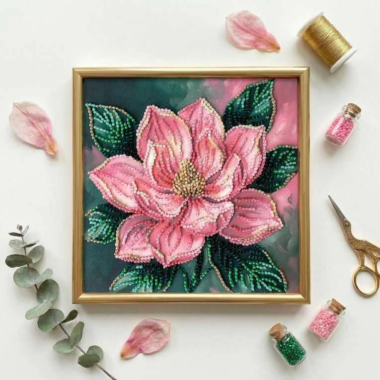 Abris Art Mini karoliukų siuvinėjimo rinkinys „Petal Kiss“ 15x15 cm