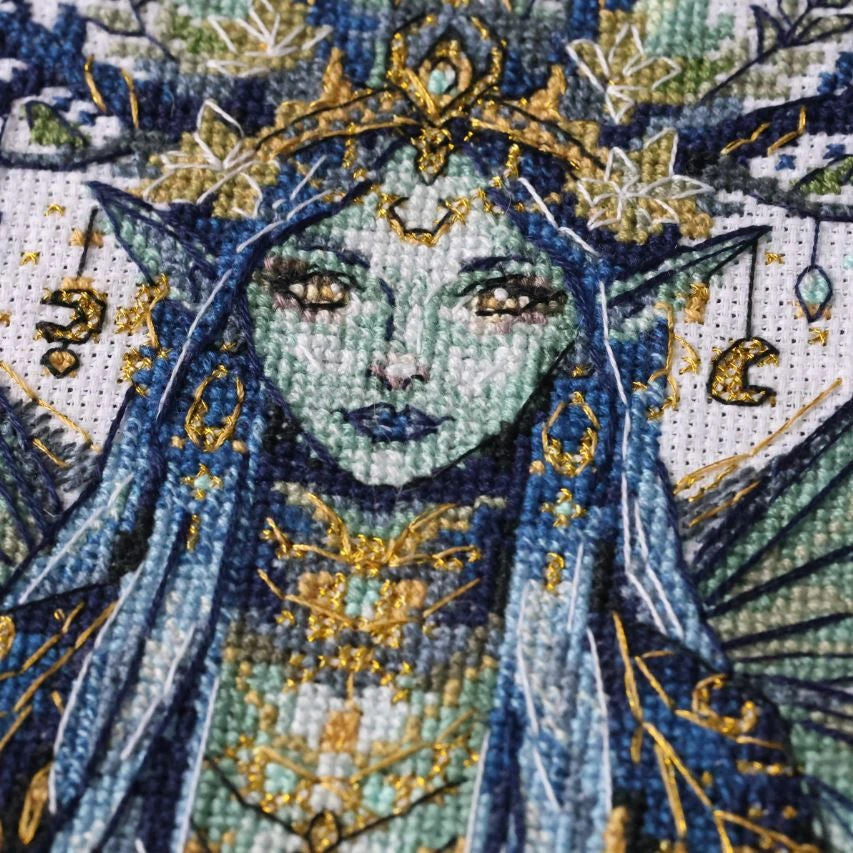 Abris Art Rinkinys siuvinėjimui kryželiu „Žvaigždėto miško elfas“ 18x17 cm
