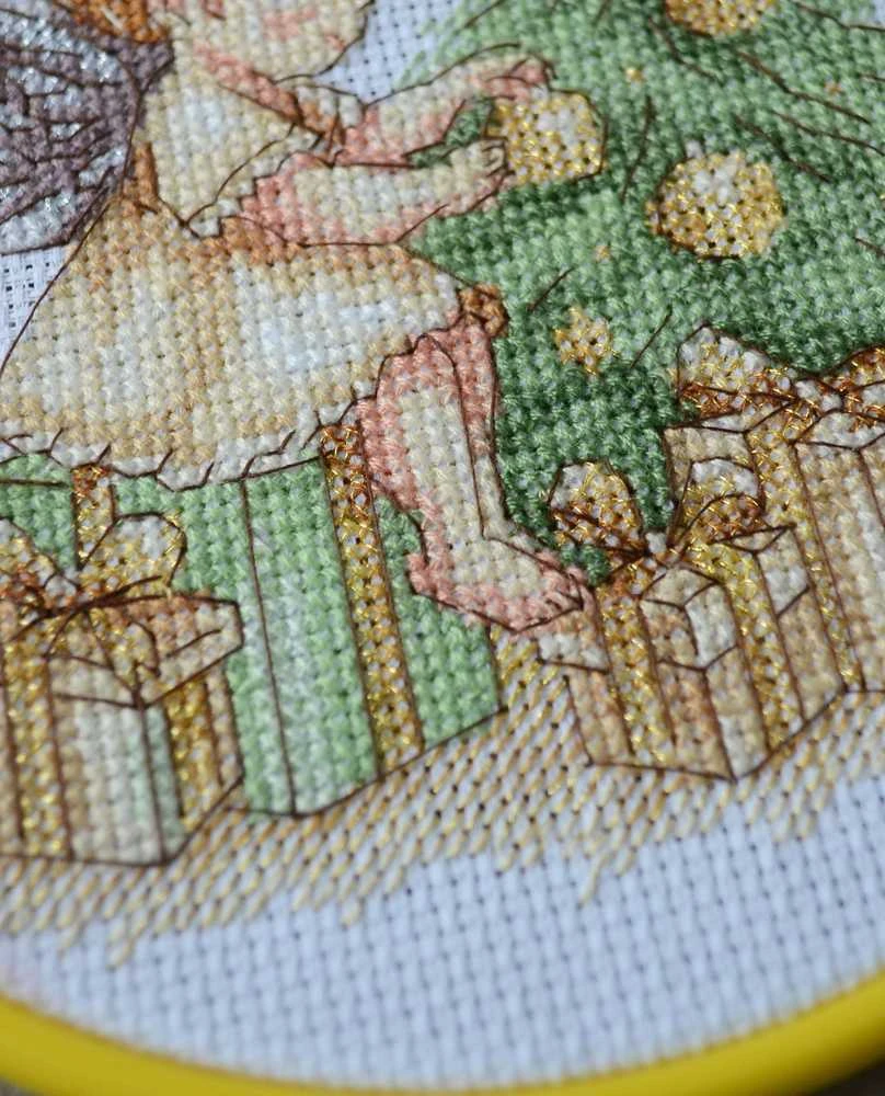 Abris Art Siuvinėjimo kryželiu rinkinys „Kalėdų angeliukas“ su lankeliu 15x15