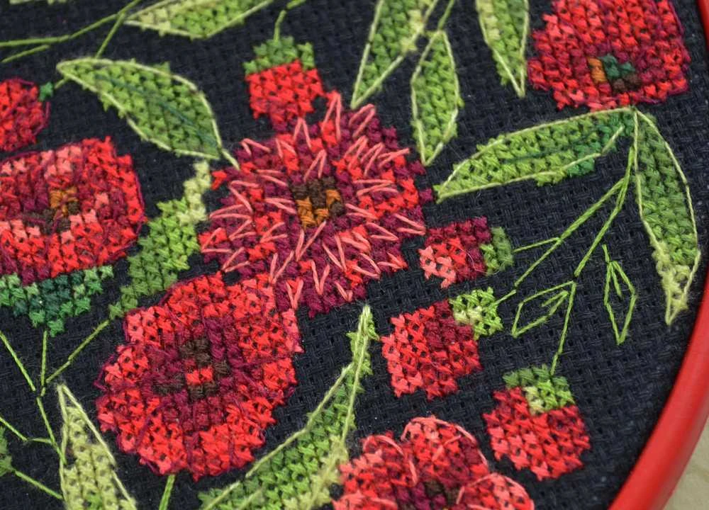 Abris Art Siuvinėjimo kryželiu rinkinys su rėmeliu „Gėlių šokis“ 17x17 cm
