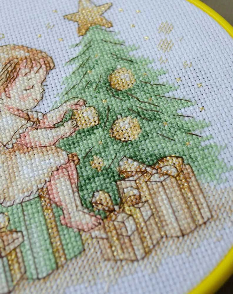Abris Art Siuvinėjimo kryželiu rinkinys „Kalėdų angeliukas“ su lankeliu 15x15