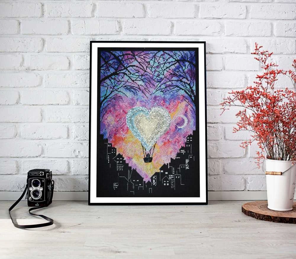 Abris Art Siuvinėjimo kryželiu rinkinys „Meilė danguje“ 23×33, juodas 14 ct, karoliukai