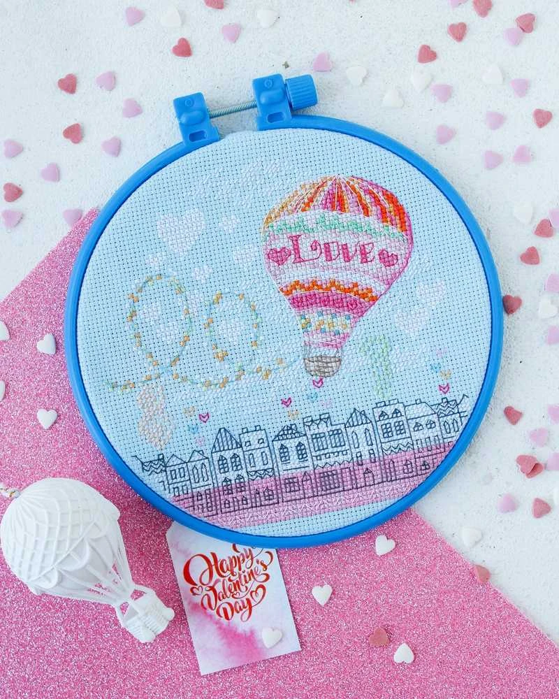 Abris Art Siuvinėjimo kryželiu rinkinys Love is in the Air, 15x15 cm, 14 ct, 14 spalvų