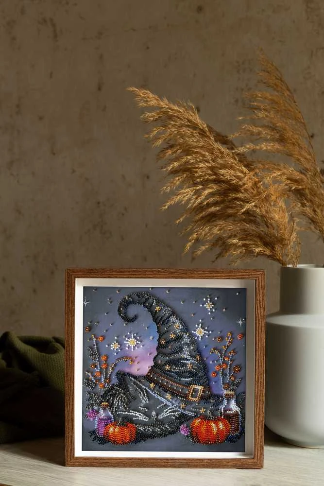 Abris Art Vidutinis karoliukų siuvinėjimo rinkinys „Raganos sapnas“ 20x20 cm