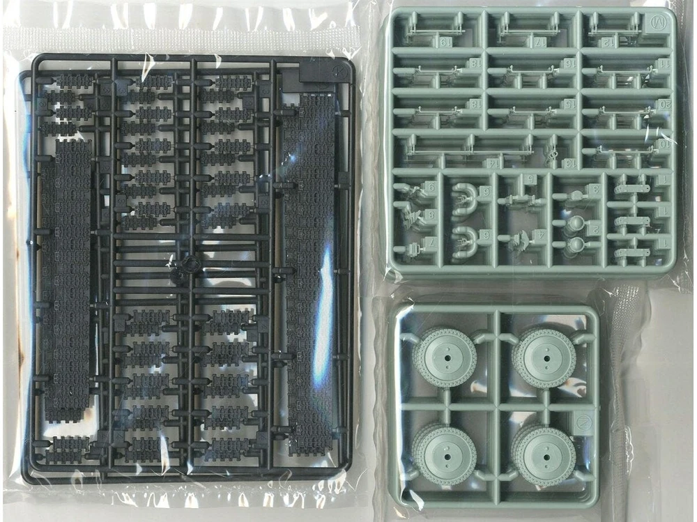 Academy T-34/85 Berlin 1945 tanko surenkamas modelis 1/35, 13295