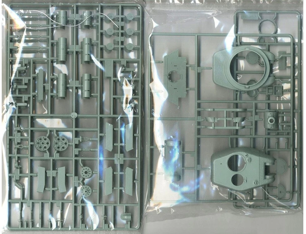 Academy T-34/85 Berlin 1945 tanko surenkamas modelis 1/35, 13295