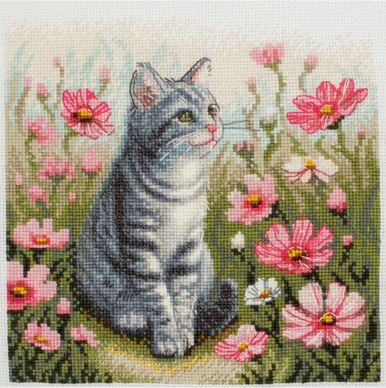 Aine Siuvinėjimo kryželiu rinkinys „Garden Whiskers“ – katė gėlyne, 20 x 20 cm