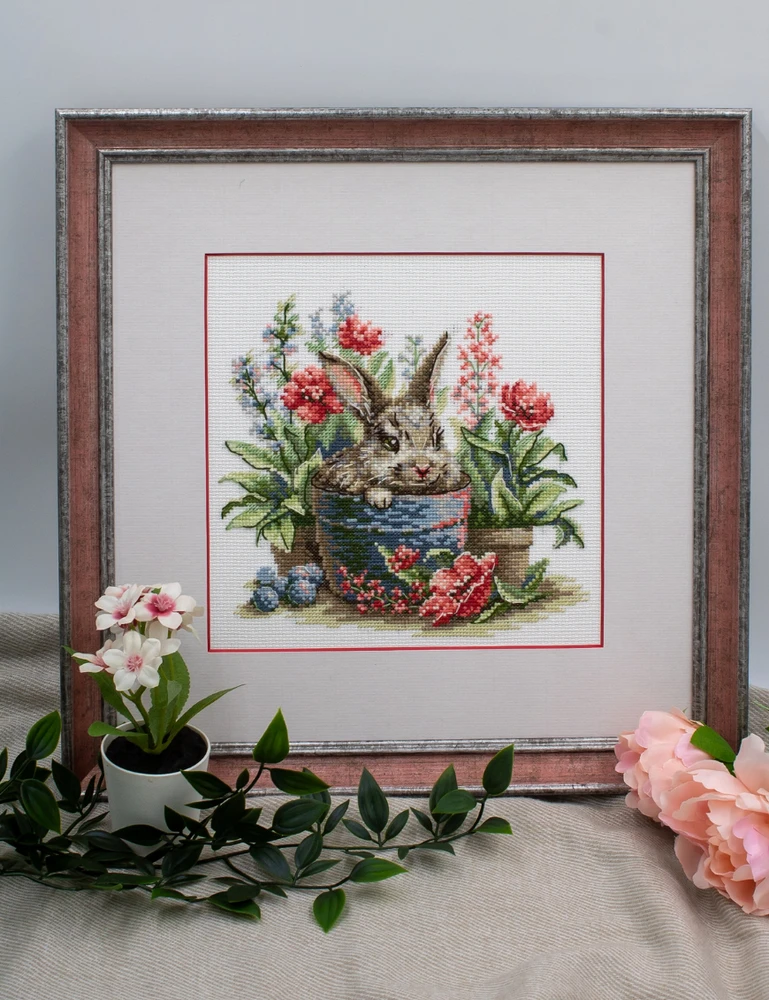 Aine Žydintis zuikis – kryželiu siuvinėjimo rinkinys su Aida 14 ct, 20x20 cm