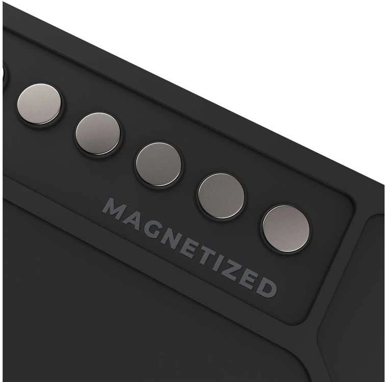 AK Interactive juodas silikoninis kilimėlis su magnetais, 88,5×30