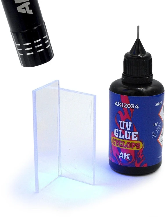 Ak Interactive UV kietėjantys klijai modeliavimui Cyclops 30 ml (reikia UV šviesos)