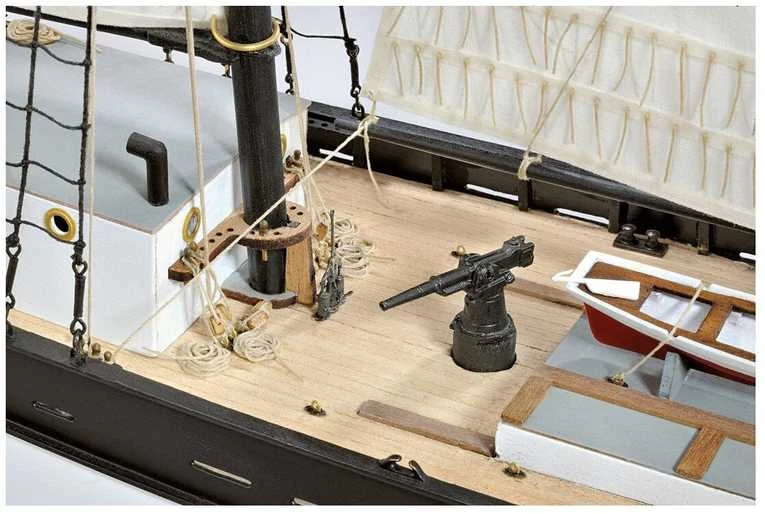 Amati Hunter Q-Ship medinis laivo modelio rinkinys 1:60