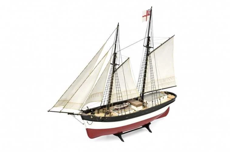 Amati Hunter Q-Ship medinis laivo modelio rinkinys 1:60