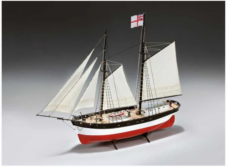 Amati Hunter Q-Ship medinis laivo modelio rinkinys 1:60