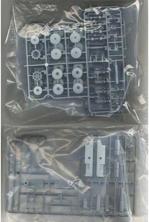 Amusing Hobby Leopard 2 A-RC 3.0 plastikinis tankas 1/35