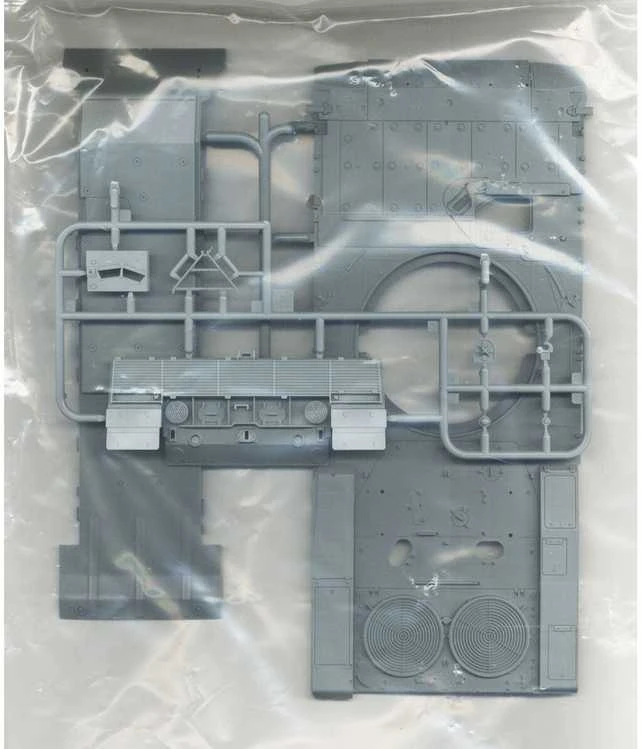 Amusing Hobby Leopard 2 A-RC 3.0 plastikinis tankas 1/35