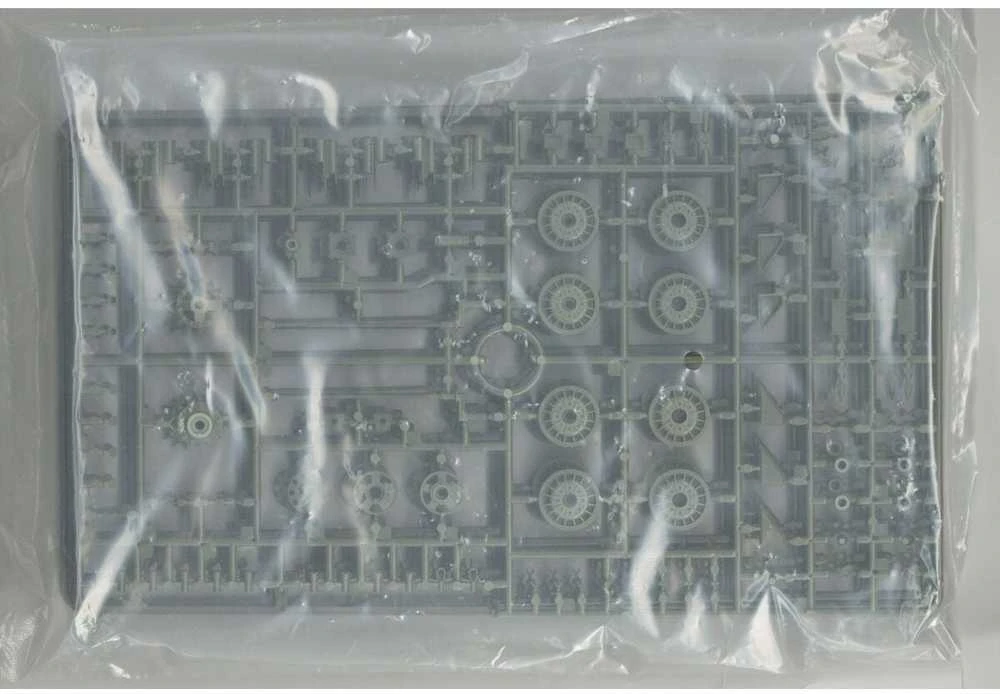 Amusing Hobby M-84A Jugoslavijos tankas 1/35 plastikinis surenkamas modelis