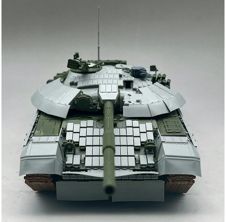 Amusing Hobby Ukrainos pagrindinis tankas T-72AMT, modelis 1/35, 35A067