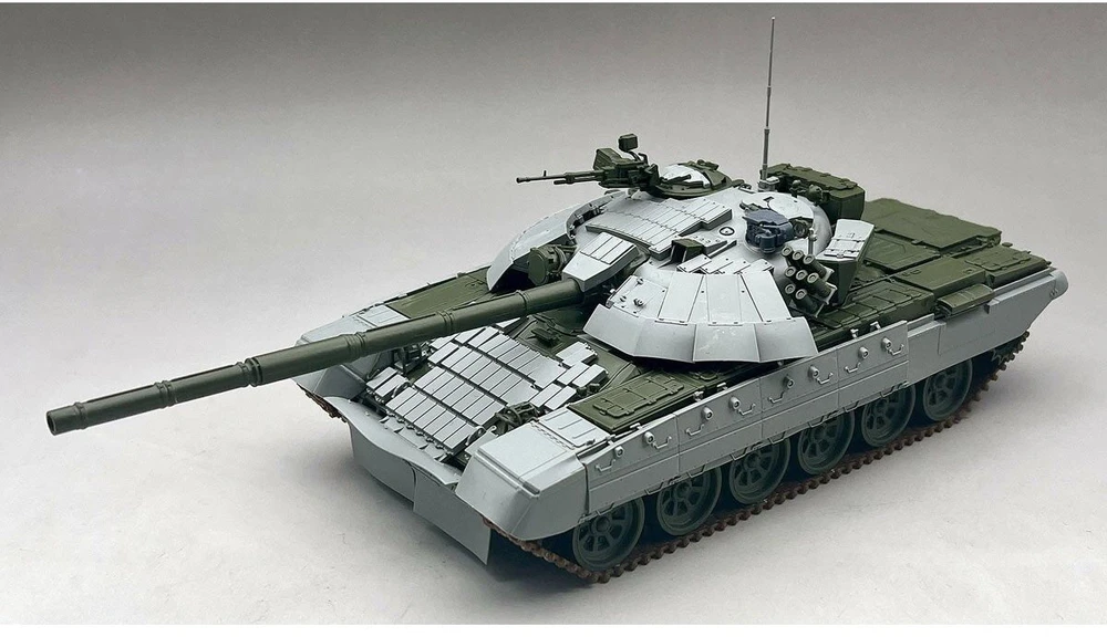 Amusing Hobby Ukrainos pagrindinis tankas T-72AMT, modelis 1/35, 35A067
