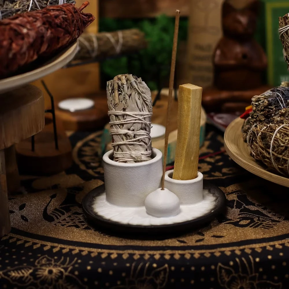 Smilkalų Laikiklis - Ancient Wisdom Palo Santo Keraminis Laikiklis Su Išgraviruotu Mandalos Dizainu Baltas