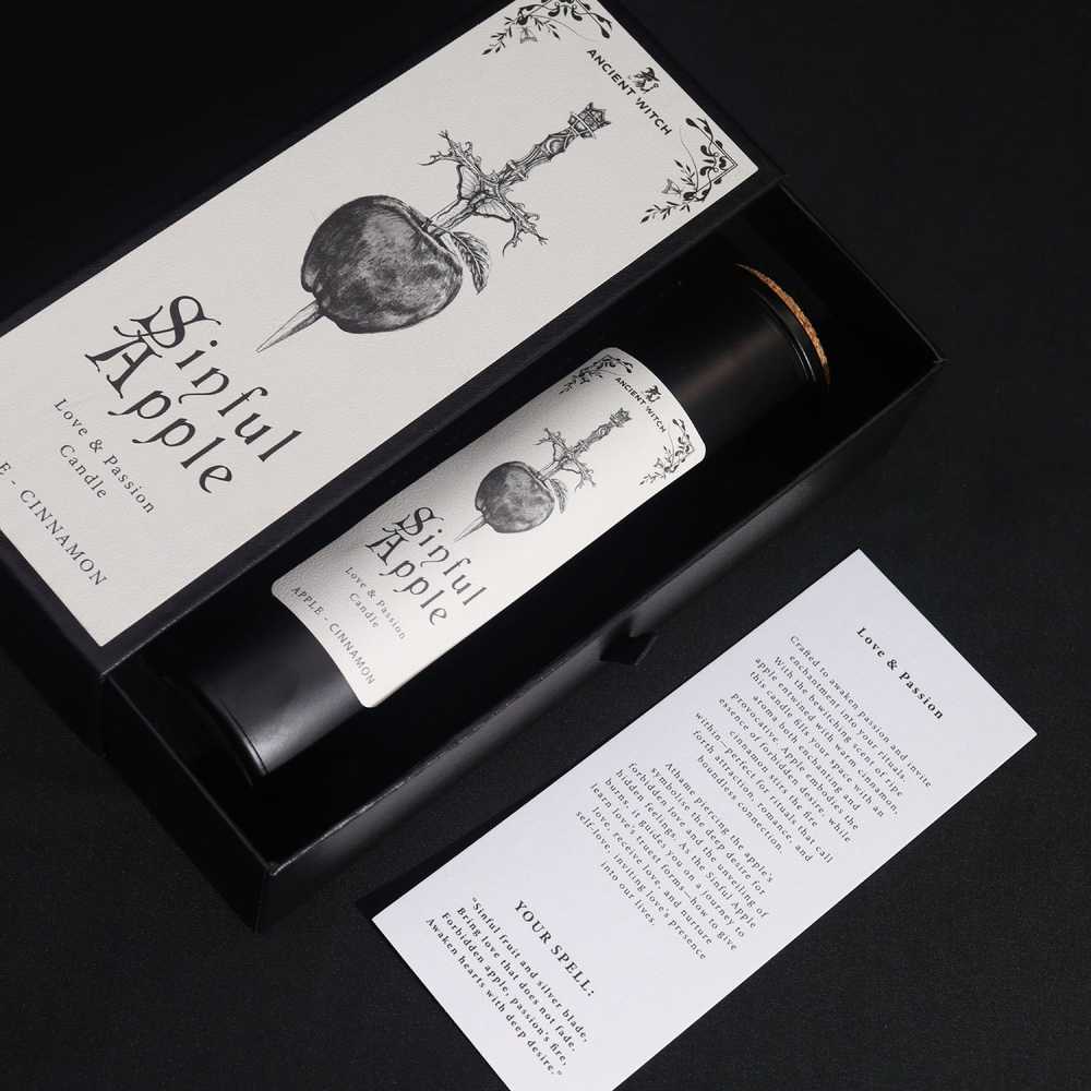 Žvakė - Ancient Witch Sinfull Apple 50h Degimo Laikas 708g 24x9.5x6.5cm
