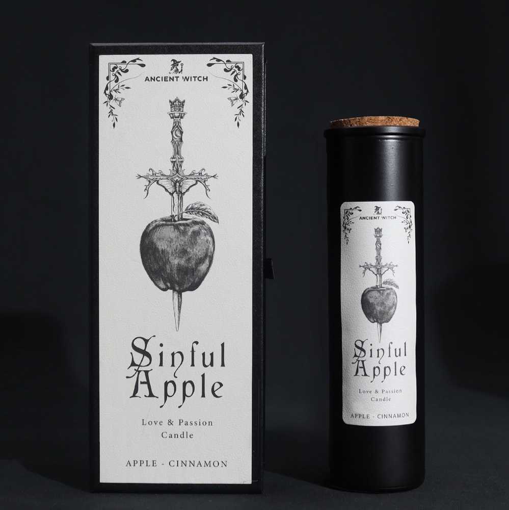 Žvakė - Ancient Witch Sinfull Apple 50h Degimo Laikas 708g 24x9.5x6.5cm