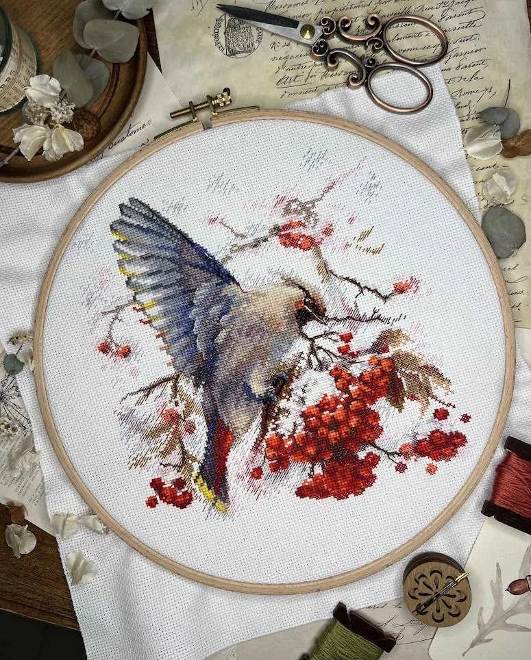 Andriana Beldizart Kryželių siuvinėjimo rinkinys "Waxwing" 19x19,5 cm SANS-72