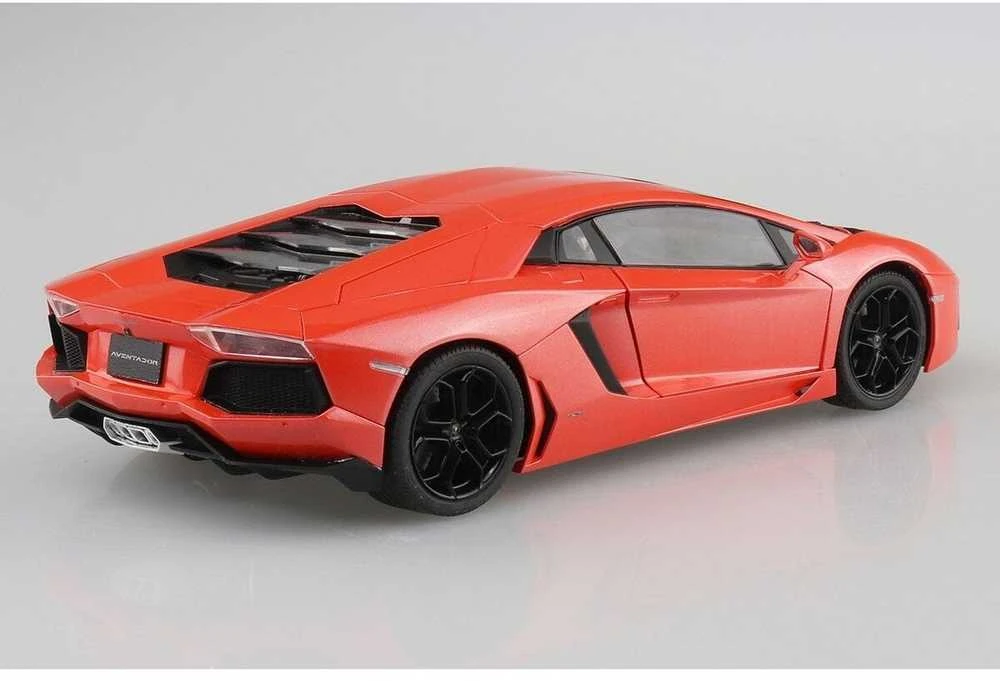 Aoshima Lamborghini Aventador 1/24 oranžinis surenkamas modelis