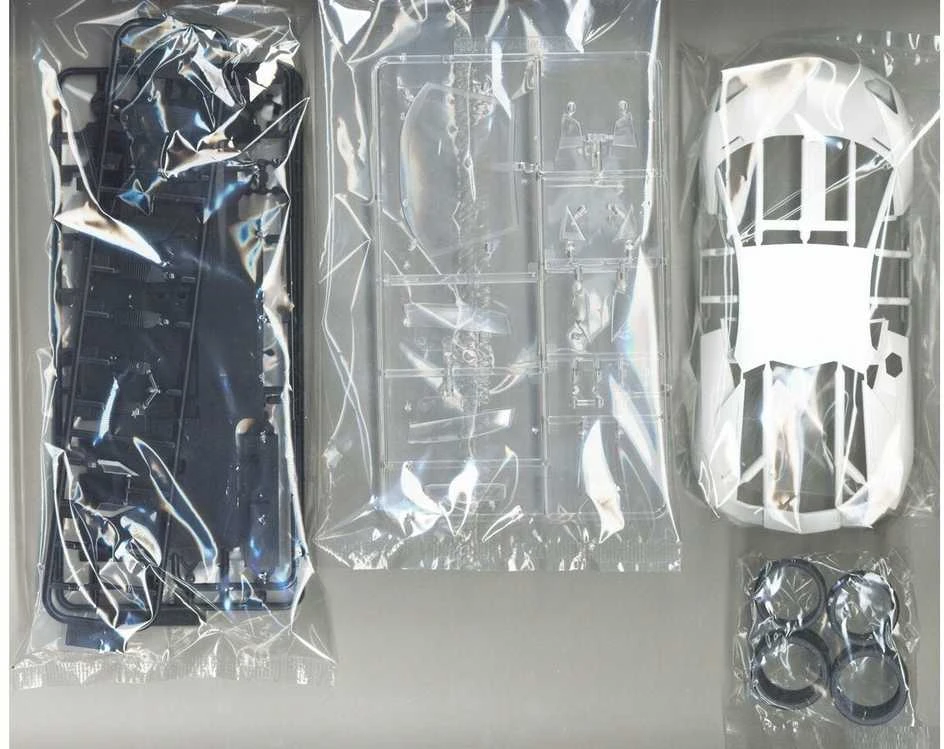 Aoshima Lamborghini Aventador Pirelli Edition 1/24 surenkamas modelis