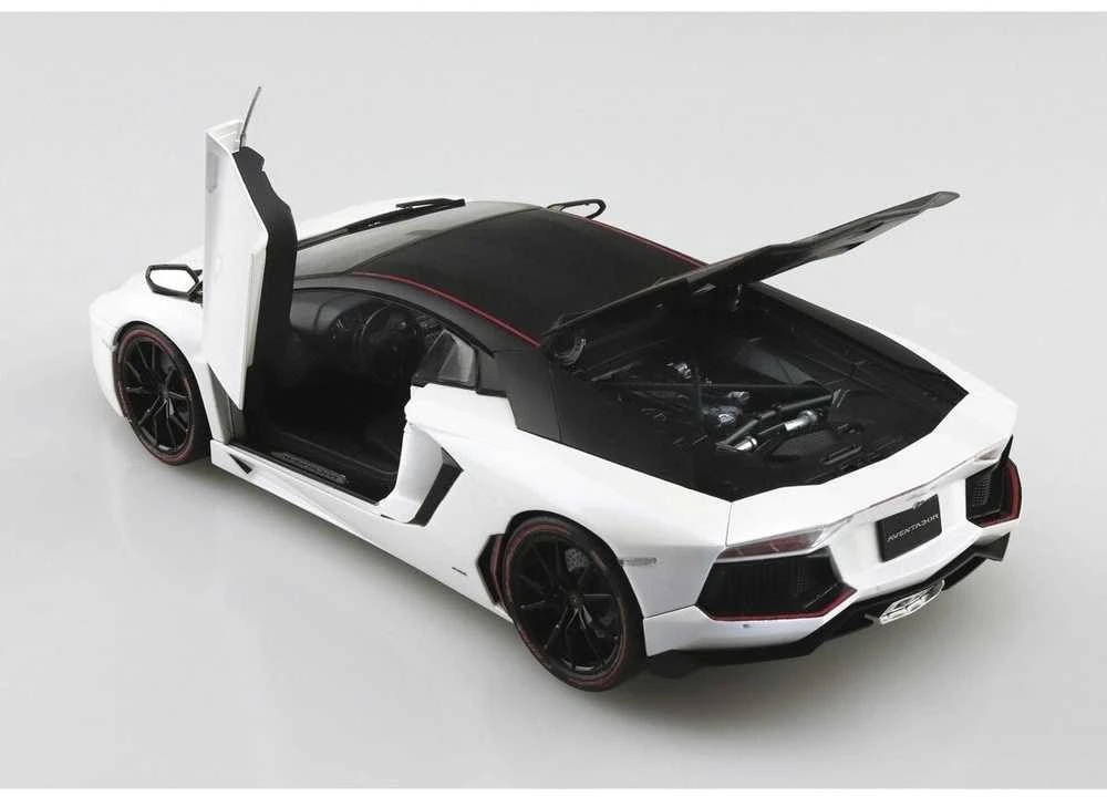 Aoshima Lamborghini Aventador Pirelli Edition 1/24 surenkamas modelis