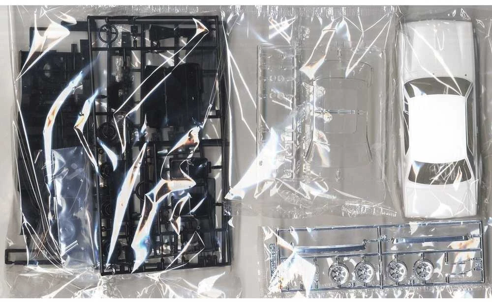 Aoshima Nissan Skyline 2000 GT-R KPGC10 '71 1/24 plastikinis modelis