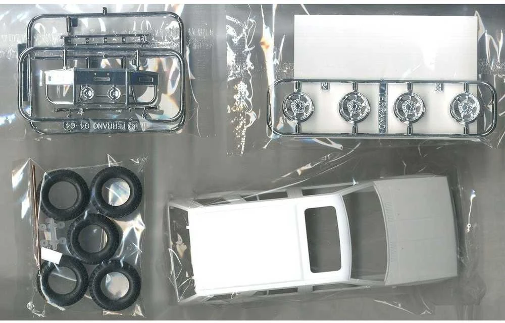 Aoshima Nissan Terrano D21 V6 3000 R3M 1991 1/24 plastikinis modelis