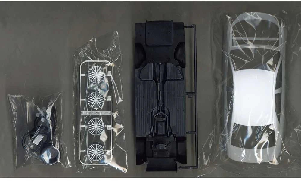 Aoshima Toyota Crown Athlete G 2015 1/24 surenkamas plastikinis modelis 05876