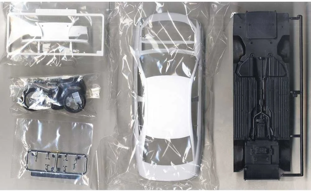 Aoshima Toyota Crown Royal Saloon GRS210/AWS210 1/24 surinkimo modelis