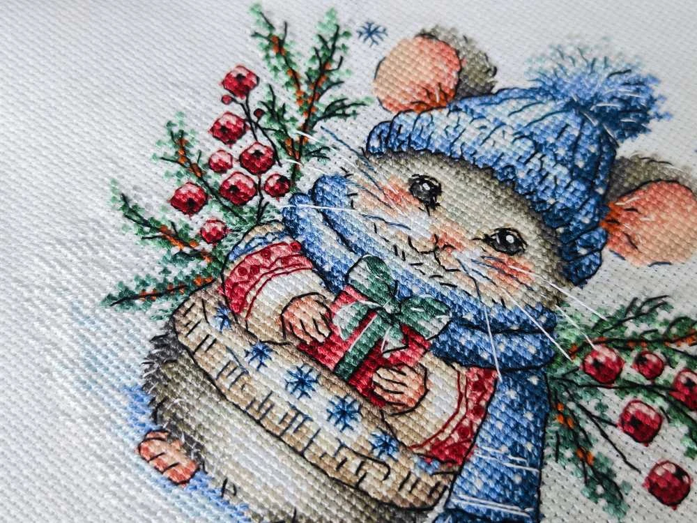 Ava Stitch Kalėdinė magija – kryželiu siuvinėjimo rinkinys AVA-P027