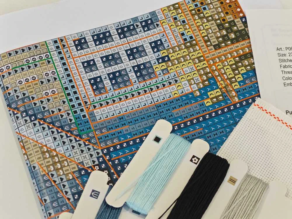 Ava Stitch Mūsų paplūdimys – kryželiu siuvinėjimo rinkinys AVA-P067