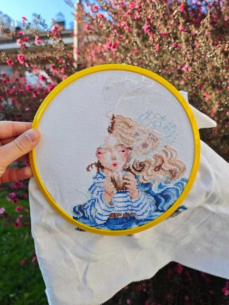 Ava Stitch Rami popietė – siuvinėjimo kryželiu rinkinys AVA-P025