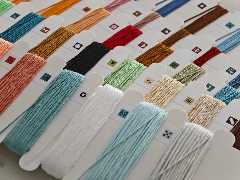 Ava Stitch Sodo dama – siuvinėjimo kryželiu rinkinys AVA-P148