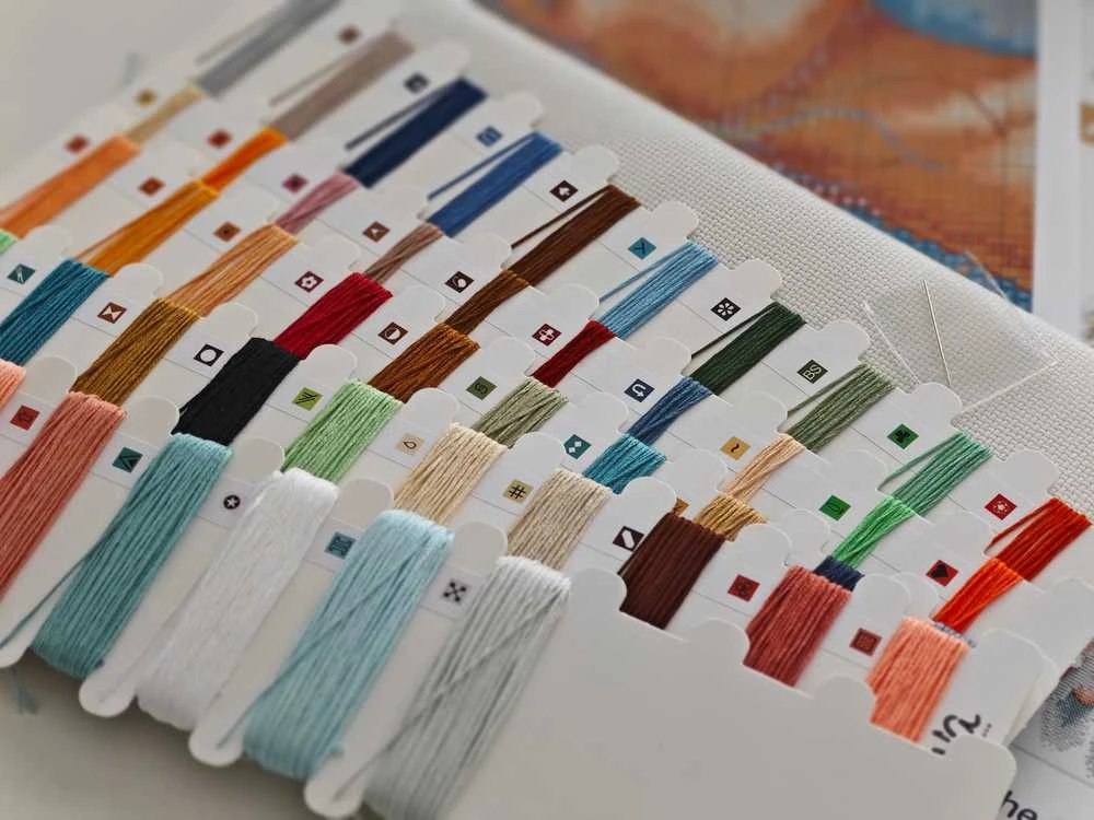 Ava Stitch Sodo dama – siuvinėjimo kryželiu rinkinys AVA-P148