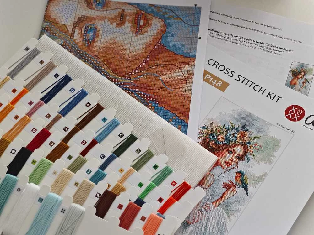 Ava Stitch Sodo dama – siuvinėjimo kryželiu rinkinys AVA-P148