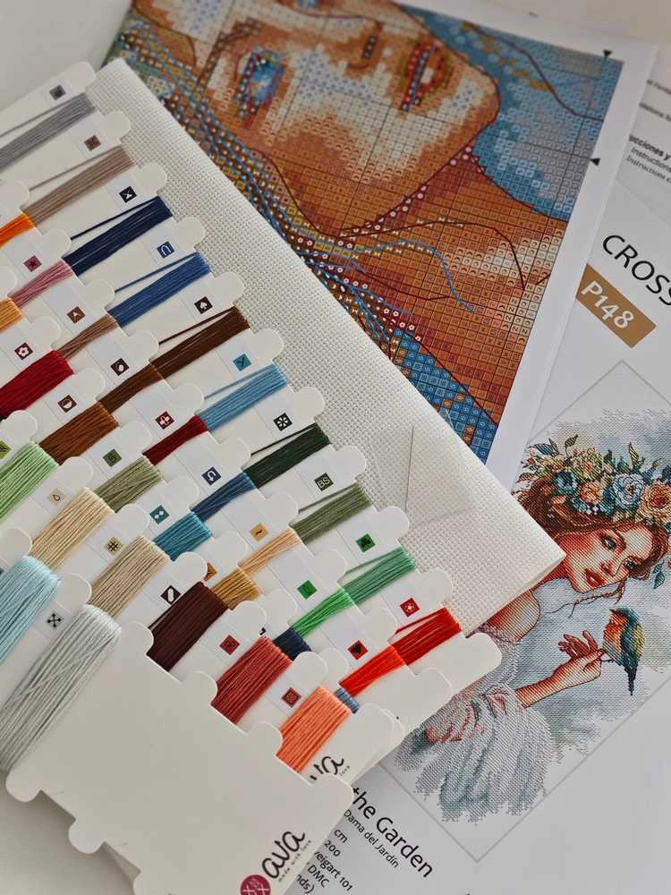 Ava Stitch Sodo dama – siuvinėjimo kryželiu rinkinys AVA-P148