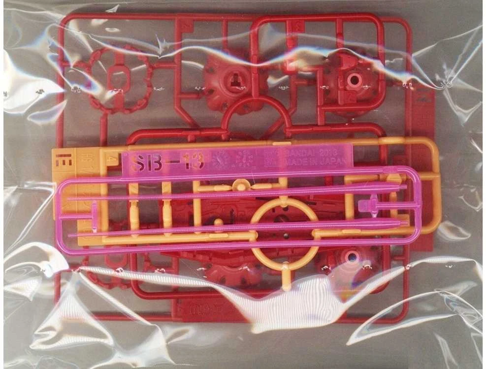 Bandai HGGQ Raudona Gundam 1/144 plastikinis Gunpla rinkinys