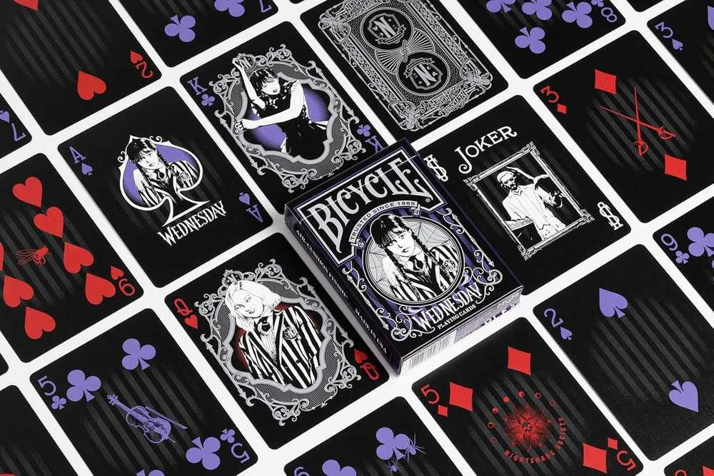 Bicycle Wednesday Addams kortos – kolekcinės, pokeriui ir magams