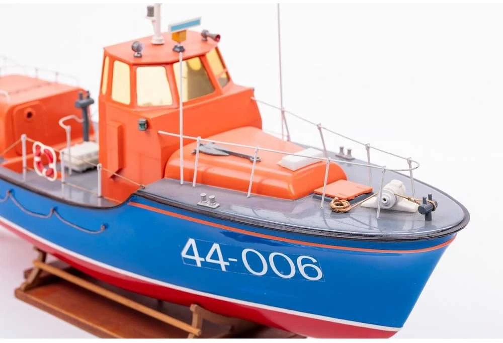 „Billing Boats“ – RNLI „Waveny“ gelbėjimo valties plastikinio korpuso fotovadovas 1:40 – (428315)