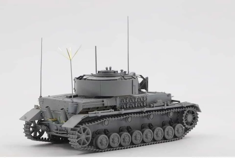 Border Model Pz.Beob.Wg. IV Ausf. J 1/35 plastikinis rinkinys su vadu ir pėstininkais