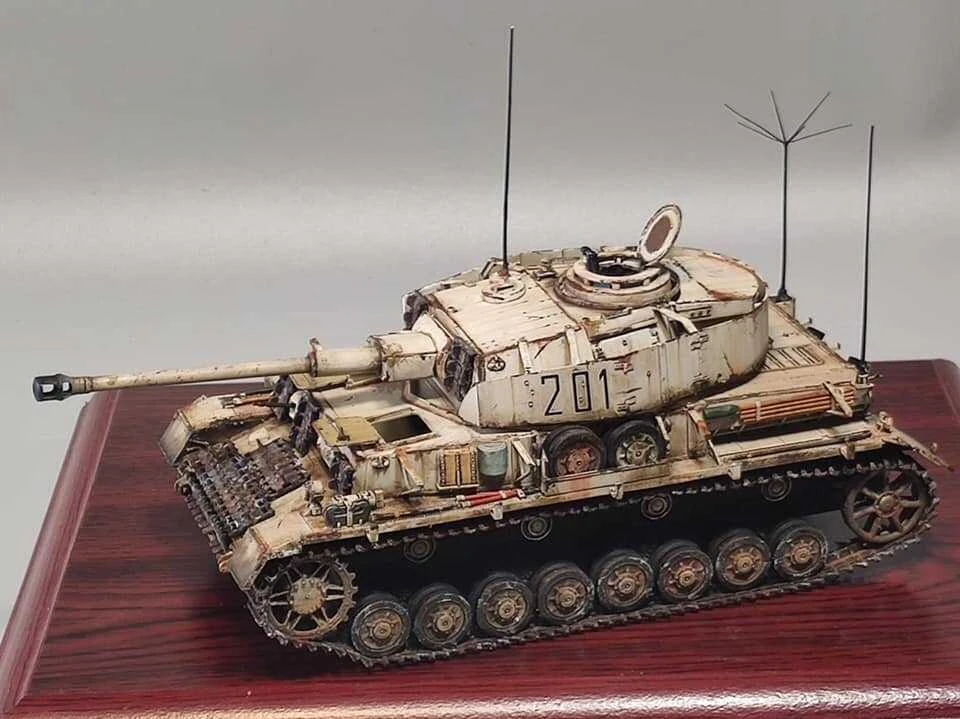 Border Model Pz.Beob.Wg. IV Ausf. J 1/35 plastikinis rinkinys su vadu ir pėstininkais