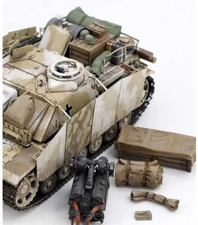 Border Model Sturmgeschütz III StuH 42 Ausf. G vokiškas tankas 1/35, pilnas vidus